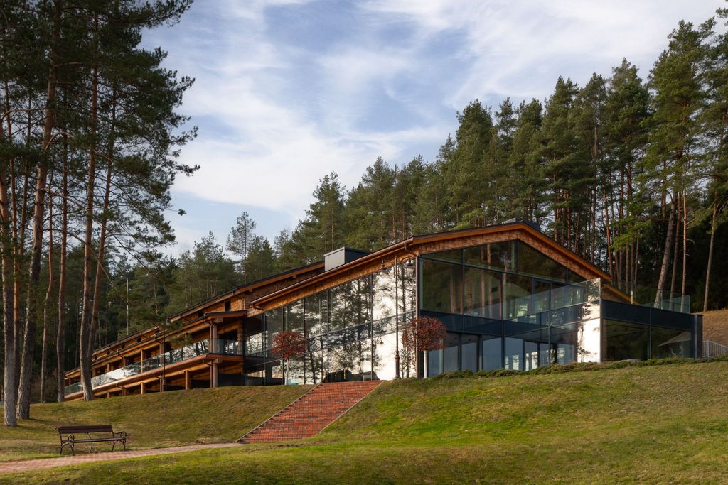 Eye-catching exterior view of Esperanza Lake Resort and Spa, situated at Ungurys Lake.