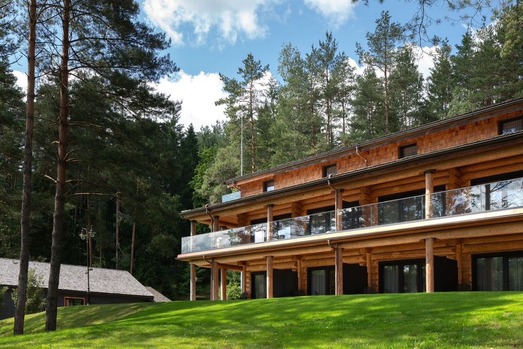 Peaceful nature-inspired exterior at Esperanza Lake Resort wellness retreat by the water.