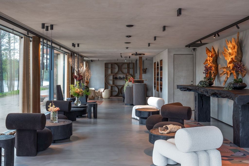 Spacious lobby at Esperanza Resort, welcoming guests into a premium luxury wellness setting.