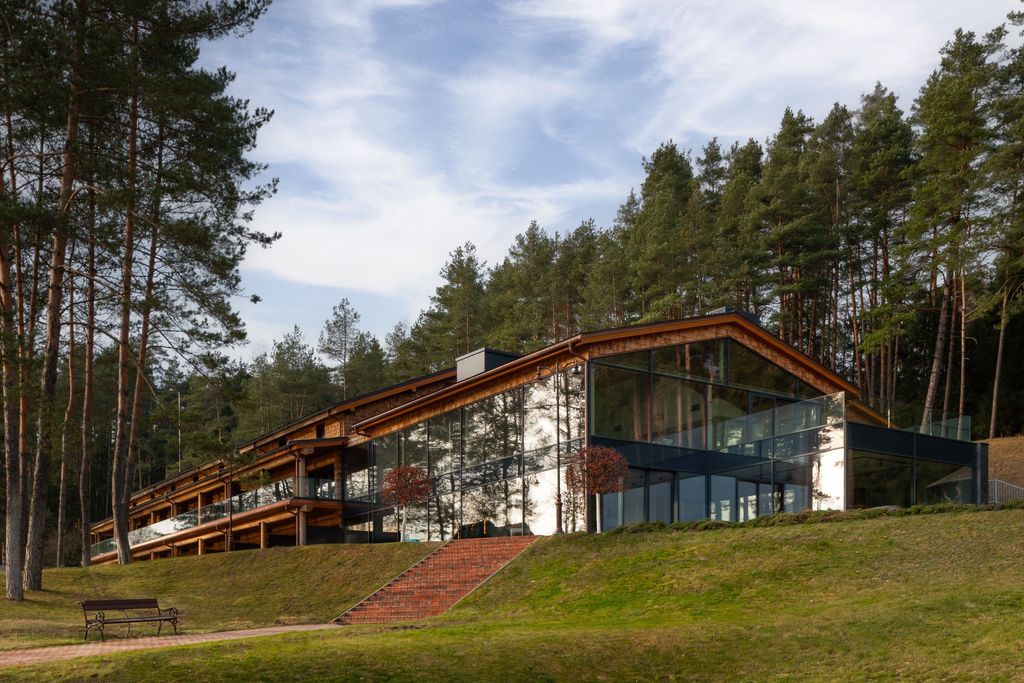 Eye-catching exterior view of Esperanza Lake Resort and Spa, situated at Ungurys Lake.