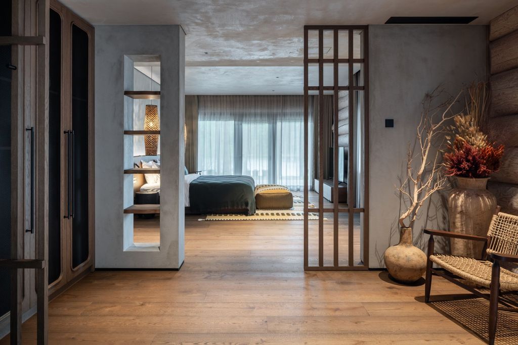 Exquisite signature lakefront suite at Esperanza Lake Resort for serene escapes.